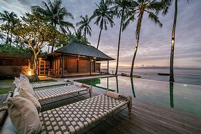 Secluded Beachfront Villa Manis, 5br, Candidasa