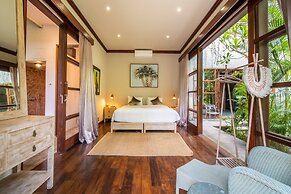 Secluded Beachfront Villa Manis, 5br, Candidasa