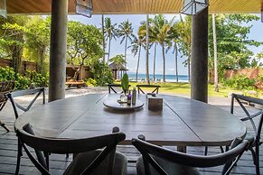 Secluded Beachfront Villa Manis, 5br, Candidasa