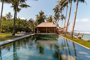 Secluded Beachfront Villa Manis, 5br, Candidasa