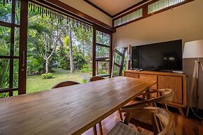 Secluded Beachfront Villa Manis, 5br, Candidasa