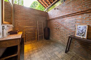 Secluded Beachfront Villa Manis, 5br, Candidasa