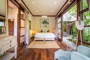 Secluded Beachfront Villa Manis, 5br, Candidasa
