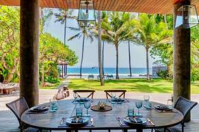 Secluded Beachfront Villa Manis, 5br, Candidasa