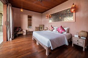Secluded Beachfront Villa Manis, 5br, Candidasa