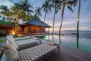 Secluded Beachfront Villa Manis, 5br, Candidasa