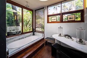 Secluded Beachfront Villa Manis, 5br, Candidasa