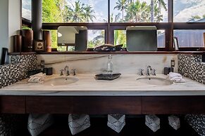 Secluded Beachfront Villa Manis, 5br, Candidasa