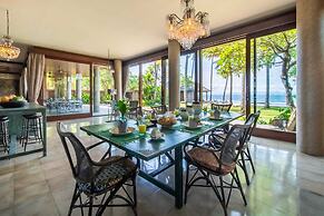 Secluded Beachfront Villa Manis, 5br, Candidasa