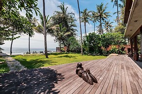 Secluded Beachfront Villa Manis, 5br, Candidasa