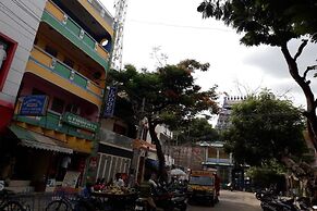 Parisha Residency - Temple Side Hotel