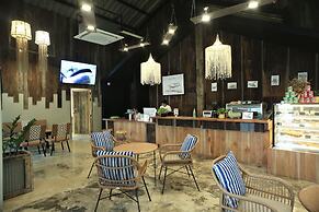 Dugong Village-Green Hotel
