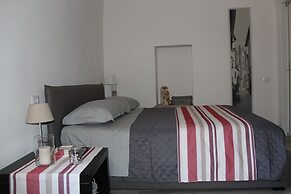 The Window on the Cathedral - Studio Apartment