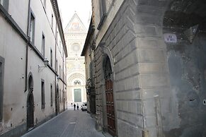 The Window on the Cathedral - Studio Apartment
