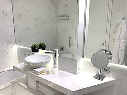 MONDRIAN Luxury Suites & Villas