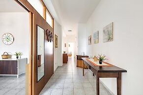2186 Attico Demetra