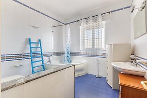 2186 Attico Demetra