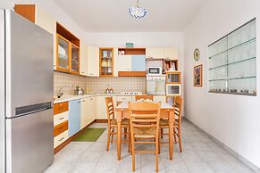 2186 Attico Demetra