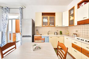 2186 Attico Demetra