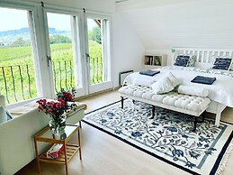 Stunning 6-bed Villa in Etoy