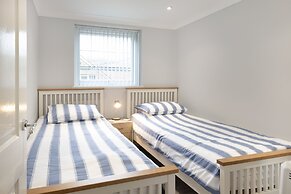 2 Bed Villa Sleeps 4 - Wifi, Garden, Sea Views