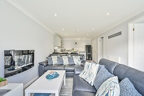 2 Bed Villa Sleeps 4 - Wifi, Garden, Sea Views