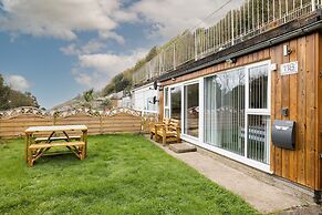 2 Bed Villa Sleeps 4 - Wifi, Garden, Sea Views