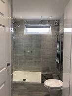 2 Bed Villa Sleeps 4 - Wifi, Garden, Sea Views