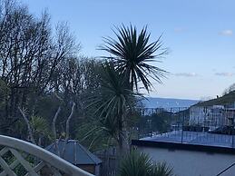 2 Bed Villa Sleeps 4 - Wifi, Garden, Sea Views