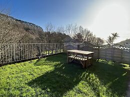 2 Bed Villa Sleeps 4 - Wifi, Garden, Sea Views