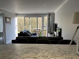 2 Bed Villa Sleeps 4 - Wifi, Garden, Sea Views