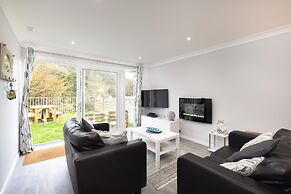 2 Bed Villa Sleeps 4 - Wifi, Garden, Sea Views