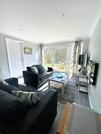 2 Bed Villa Sleeps 4 - Wifi, Garden, Sea Views