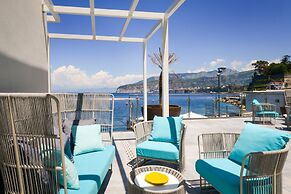 Beachfront Villa Sorrento & private sea access