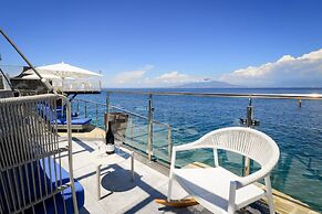 Beachfront Villa Sorrento & private sea access