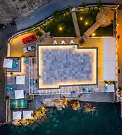 Beachfront Villa Sorrento & private sea access