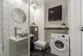 Lumina apartment on Drewnowska