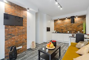 Lumina apartment on Drewnowska