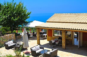 Luxury Apartment by the Pool - Pelekas Beach, Corfu