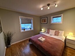 Bright And Central, 2-bedroom, Fully Equipped