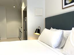 Brady Apartment Hotel Hardware Lane