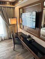 Violet Al Azizia Hotel