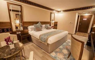 Violet Al Azizia Hotel