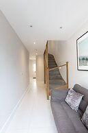 Immaculate Central Windsor Town House
