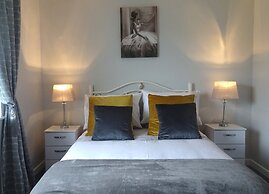 Mary Naoise Holiday Home