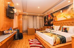 Hotel Smugglers
