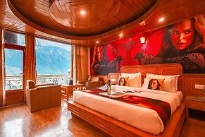 Hotel Smugglers