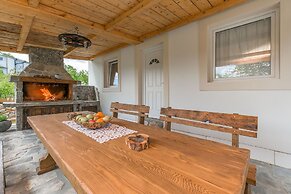 House Mali Dvori