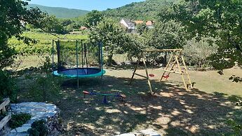House Mali Dvori