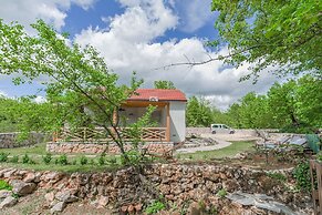 House Mali Dvori